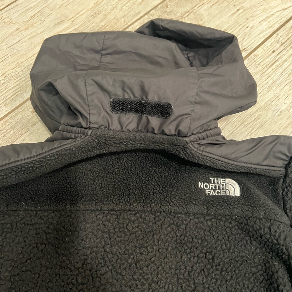 The North Face Black Softshell Jacket - Picture 4 of 6